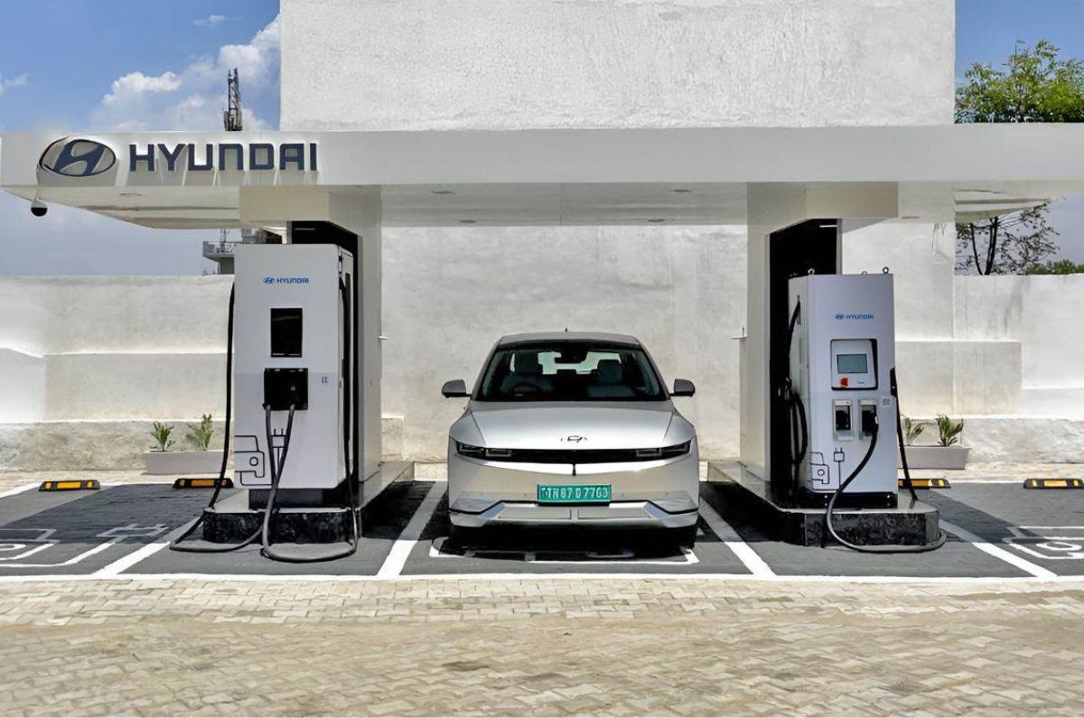 Hyundai fast charging station. Hyundai fast charging station.